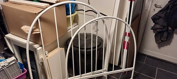 IKEA sängram vit metall
