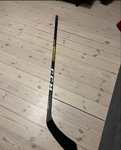 3 st hockeyklubbor från CCM