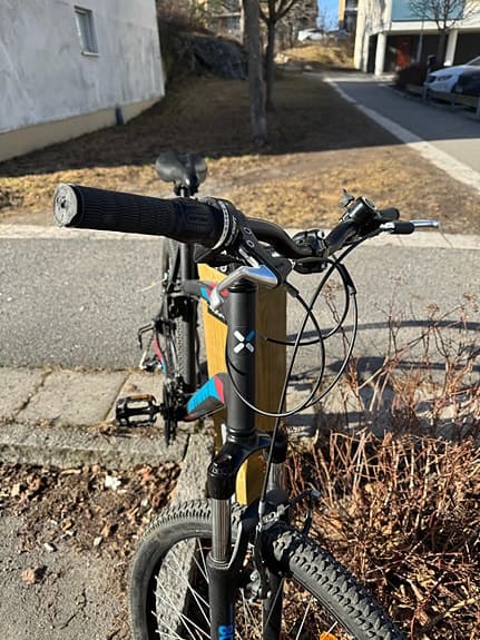 Mountainbike B’Twin Rockrider 340 – fint skick – bakväxel trasig