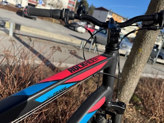 Mountainbike B’Twin Rockrider 340 – fint skick – bakväxel trasig