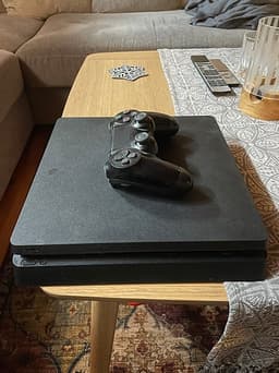 Ps4 slim 1 TB