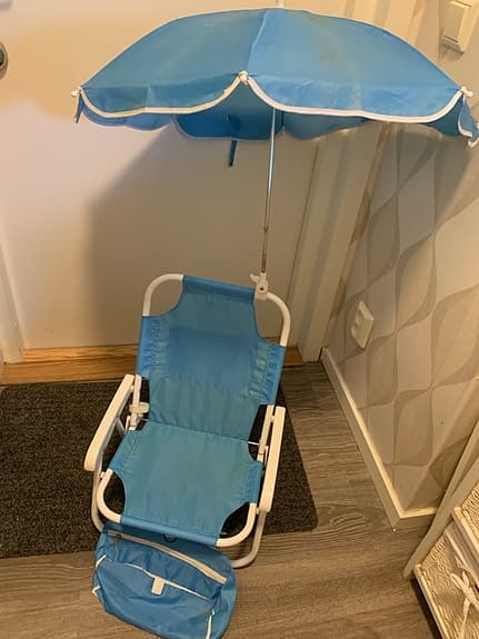Solstol med parasoll