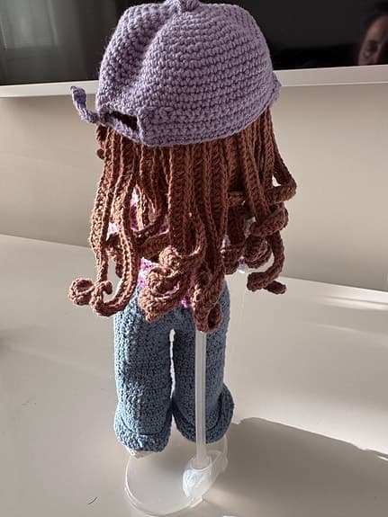 Ny virkad docka med kläder