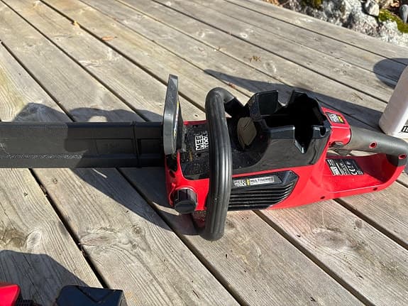 Meec Tools CSA40 motorsåg 40V batteridriven röd