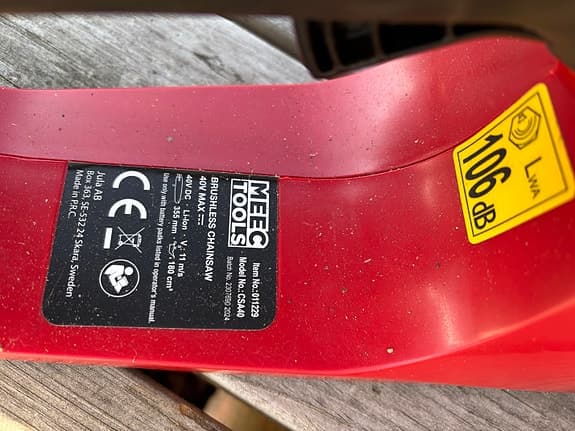 Meec Tools CSA40 motorsåg 40V batteridriven röd