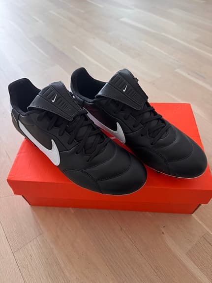 Nike The Premier III FG fotbollsskor 41 svart/vit