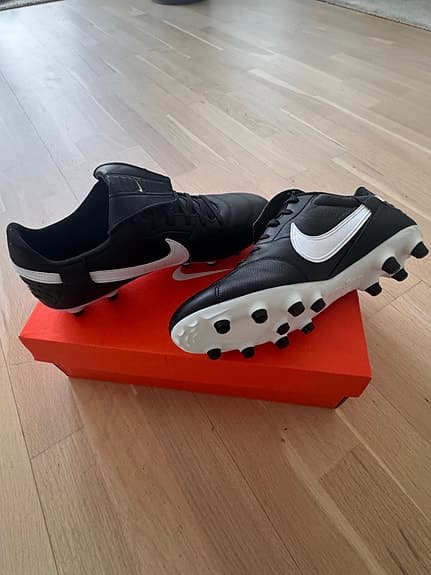 Nike The Premier III FG fotbollsskor 41 svart/vit