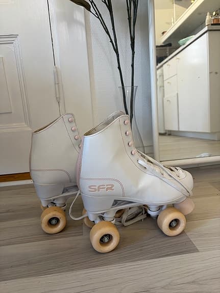 SFR rullskridskor vit storlek 39
