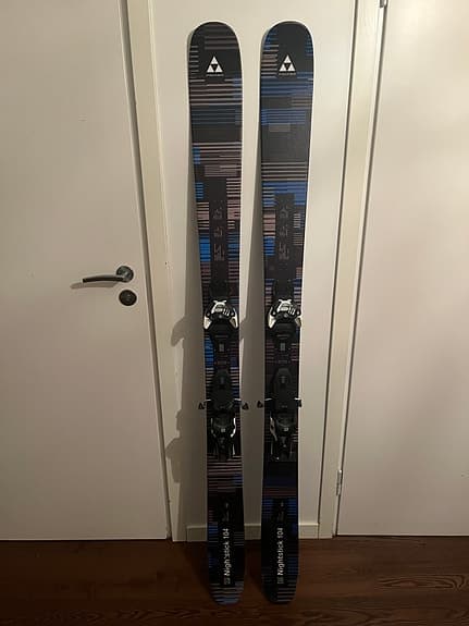 NYA FISCHER NIGHTSTICK 104, 172CM och 180CM MED DIN13 DEMO BINDNINGAR