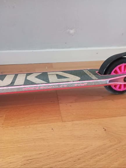 NKD sparkcykel rosa och svart