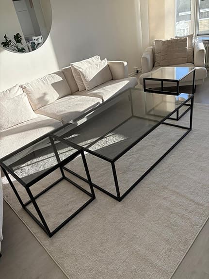 Elegant soffbord med två sidobord