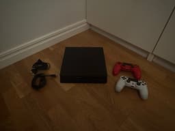 SONY PS4 500GB (3 Kontroller!)