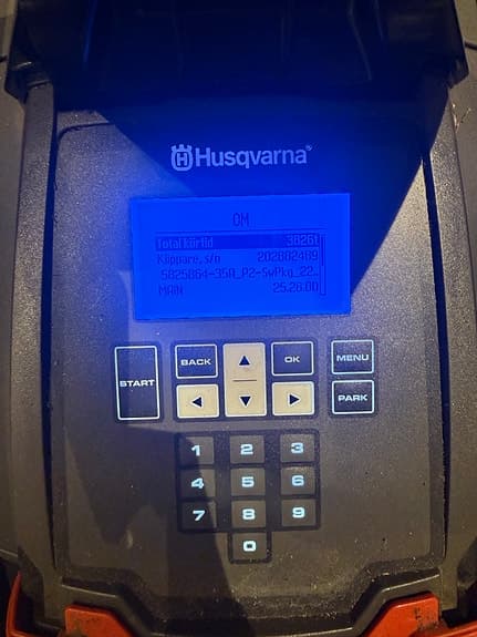 Husqvarna Automower 430X robotgräsklippare med laddstation och tak