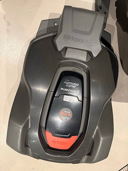Husqvarna Automower 430X robotgräsklippare med laddstation och tak