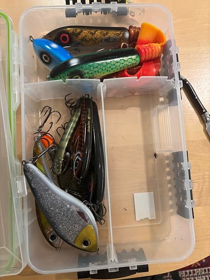 Fiskelådor med blandade beten gädd beten Rapala,Westin, svartzonker