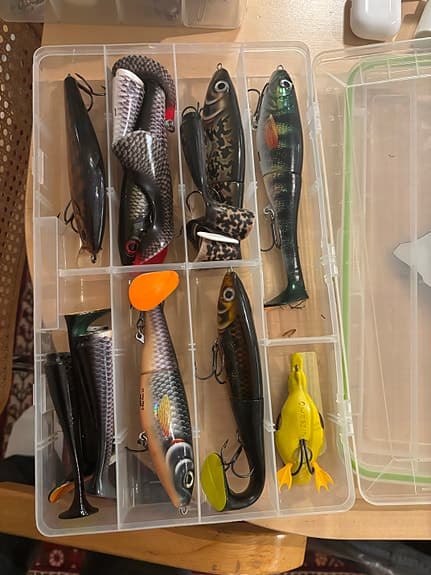 Fiskelådor med blandade beten gädd beten Rapala,Westin, svartzonker