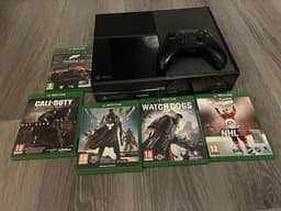 Xbox One spelkonsol med handkontroll och spel
