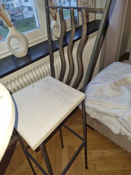 Barbord med två barstolar