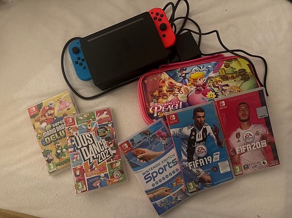 Nintendo Switch spelkonsol neonröd/neonblå med spel