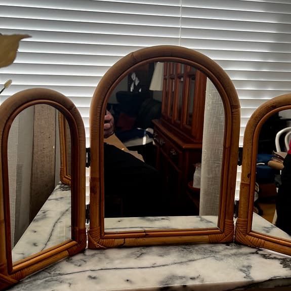 Tre-delad bords-/sminkspegel i bambu