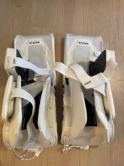 CCM Målvaktsbenskydd Axis F9 Int White storlek 31+1
