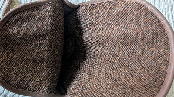 Helt nytt exklusivt gevärsfodral i kraftigt juchtläder