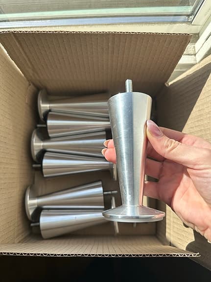 8st Sova sängben metall silver, nypris 1790kr