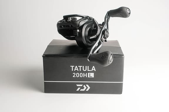 Helt ny Daiwa Tatula 200HL – Legendarisk Lågprofil (Vänster)