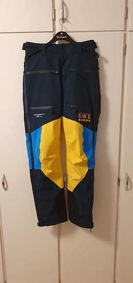 Helt nya skidkläder från Swedemount svenska skidskyttelandslaget