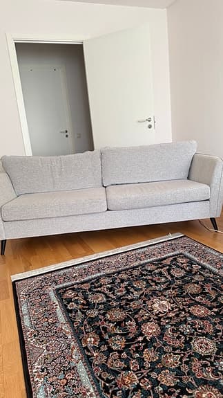 3sits soffa i tyg med svarta ben – modern stil