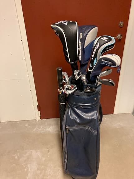 Golfset med vagn inklusive 11 klubbor