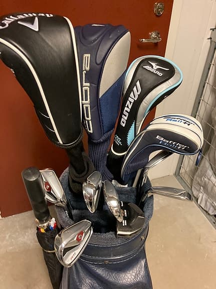 Golfset med vagn inklusive 11 klubbor