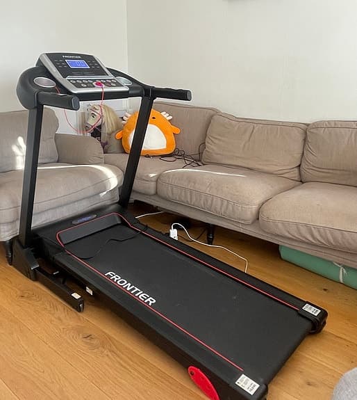 Frontier löpband med digital display svart