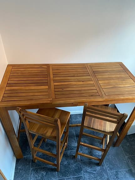 Barbord/matbord inklusive stolar