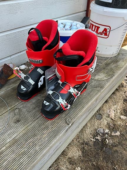 Nordica alpina pjäxor 25.5 svart/röd