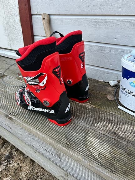 Nordica alpina pjäxor 25.5 svart/röd