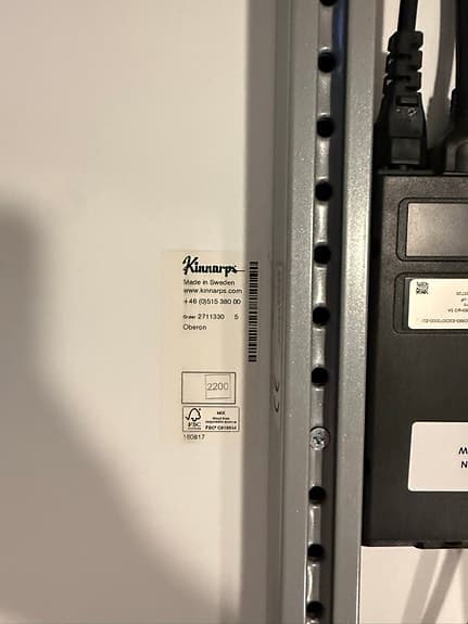 Kinnarps Oberon höj- och sänkbart skrivbord 180×80 – stabilt kvalitetsbord