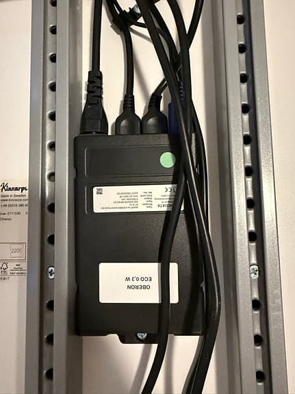 Kinnarps Oberon höj- och sänkbart skrivbord 180×80 – stabilt kvalitetsbord