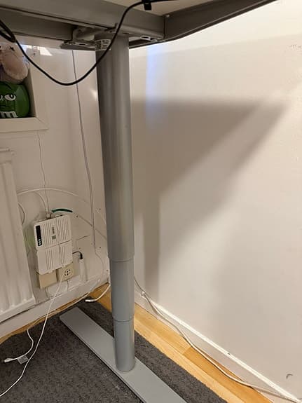 Kinnarps Oberon höj- och sänkbart skrivbord 180×80 – stabilt kvalitetsbord