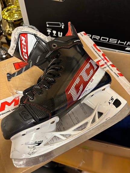 CCM ishockeyskridskor storlek 4,5