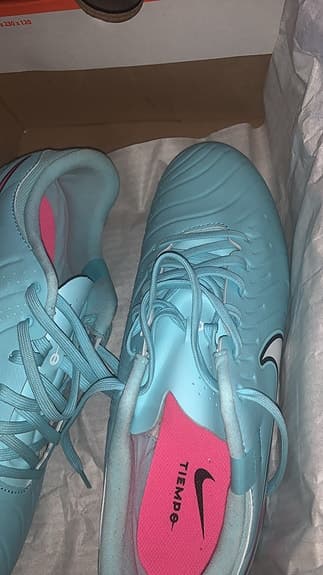 Nike fotbollsskor storlek 42 ljusblå