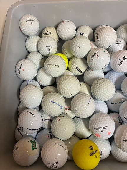 90 st blandade golfbollar. Finns även Pro V1 bollar i dessa.