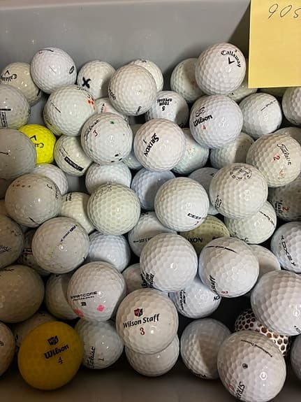 90 st blandade golfbollar. Finns även Pro V1 bollar i dessa.