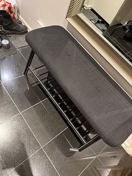 Bänk med skoförvaring