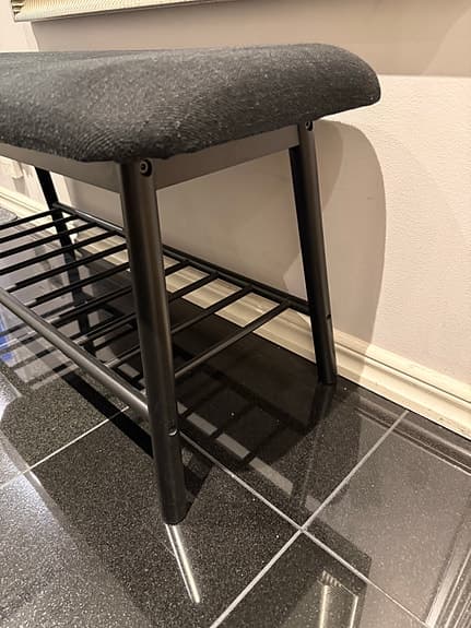 Bänk med skoförvaring