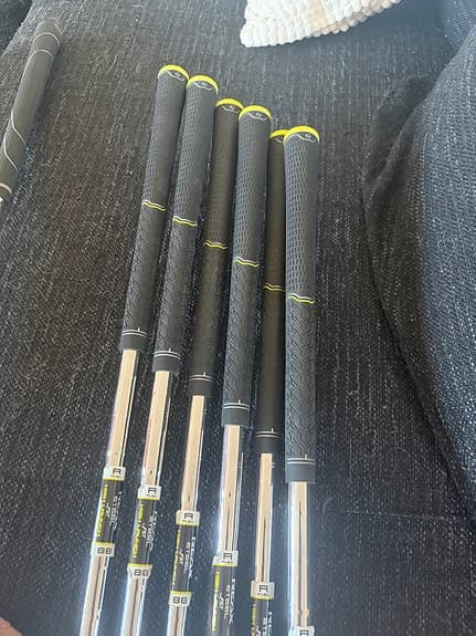 Talormade M2 järnklubbor och set finns