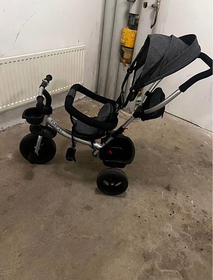 Trehjuling med skjutstång och sufflett grå