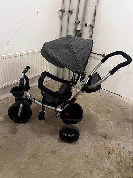 Trehjuling med skjutstång och sufflett grå