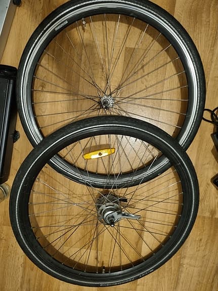 cykel fälgar och däck - 28 tum