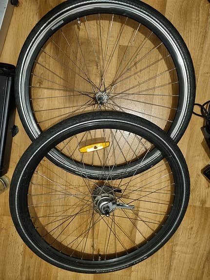 cykel fälgar och däck - 28 tum